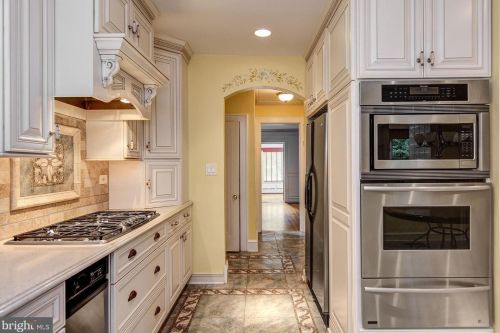 104 Treaty Elm Ln, Tavistock NJ 08033-3413 exterior