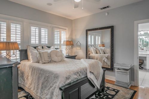 1704 Virginia Pl, Fort Worth TX  76107-2434 exterior