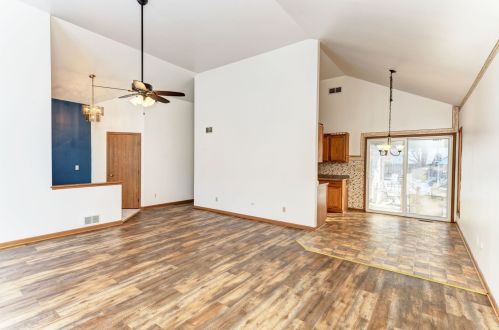 213 South Railroad St, Godley, IL 60407-9696