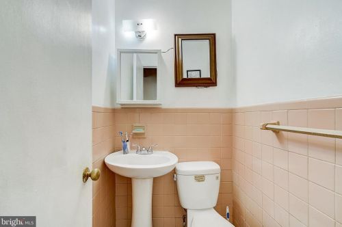 6004 10th St, Philadelphia PA 19141-3703 exterior