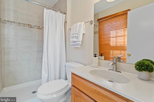 7716 Groveland Heights Ct, Springfield VA  22153-2255 exterior