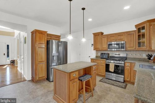 1433 Farm Cross Way, York PA  17408-8537 exterior