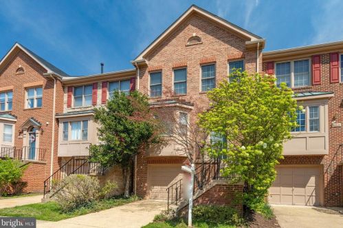 6216 Squires Hill Dr, Falls Church, VA 22044-2367
