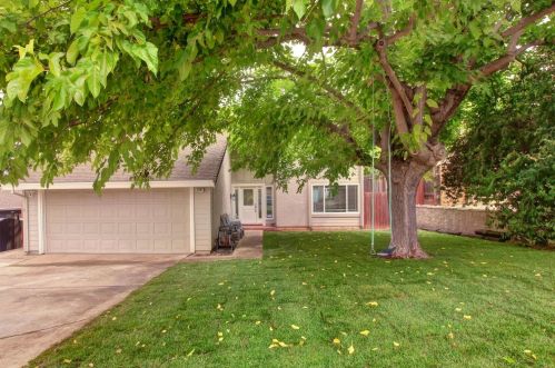 9247 Blue Oak Dr, Citrus Heights, CA 95662-5325