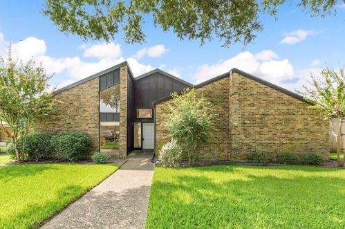 6028 Gentle Knoll Ln, Dallas, TX 75248-2123