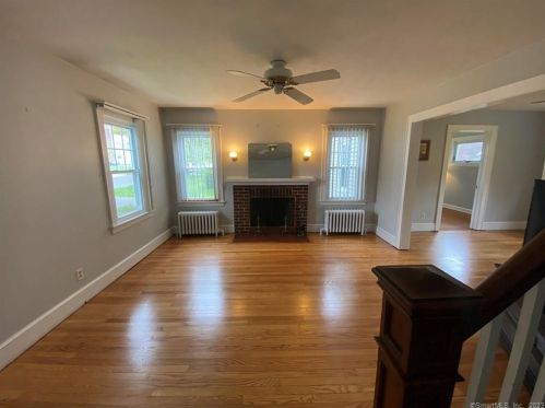 37 Mckenzie St, Middletown, CT 06457-4620