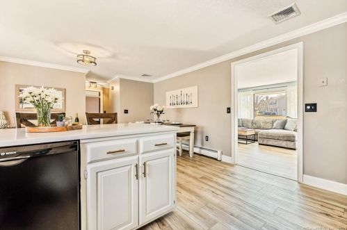 35 Nancy Dr, Wapping CT  06074-4244 exterior
