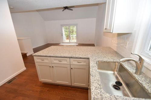 48 Oak Ridge Dr, Windsor Locks, CT 06096-2665