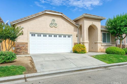724 Lind Ave, Clovis, CA 93612-6318