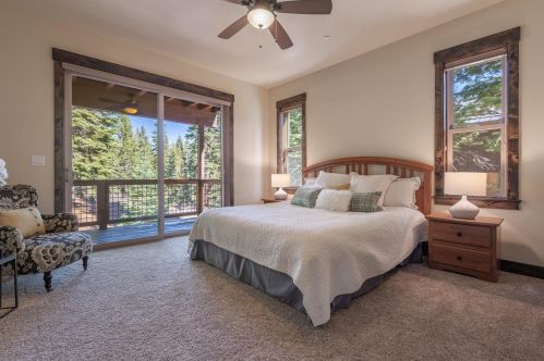10955 Ski Slope Way, Truckee CA  96161-6613 exterior
