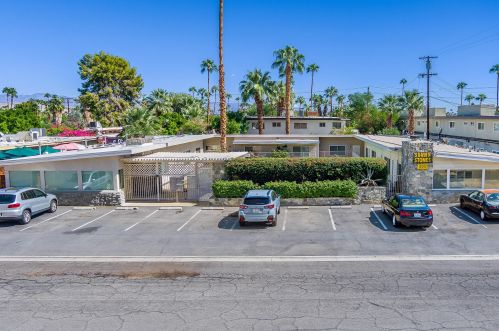832 Riverside Pl, Palm Springs, CA 92264-8167