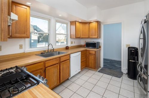 72 Osborne Ave, Norwalk CT  06855-1020 exterior