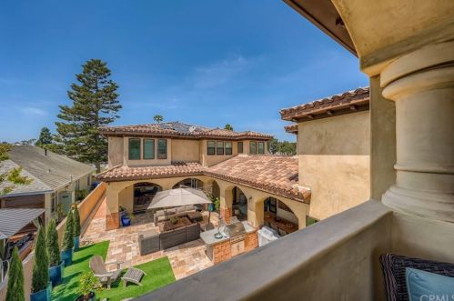 1814 Main St, Huntington Beach CA  92648-2725 exterior