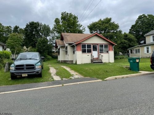 11 Grove St, Wantage, NJ 07461-2514