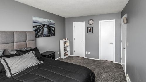 1677 Hickory Hill Dr, Saint Paul MN  55122-2527 exterior