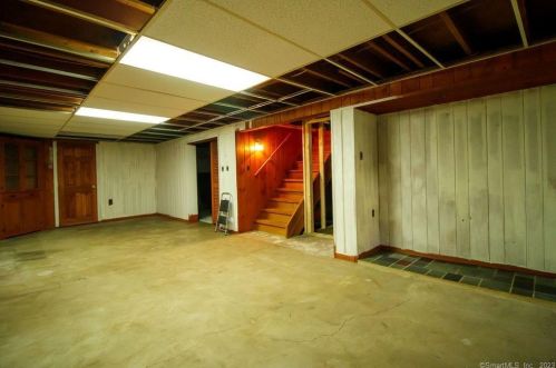 32 Laurel St, Southington CT  06489-1226 exterior