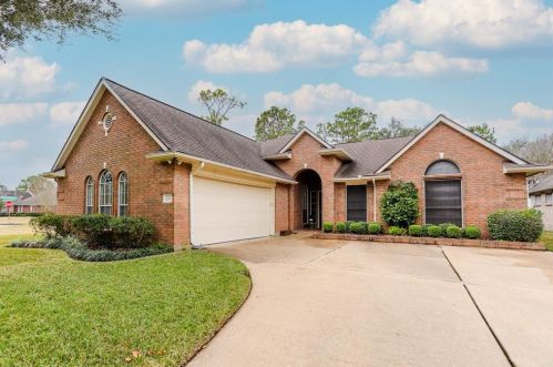 714 Country Meadows Dr, Pearland, TX 77584-4033