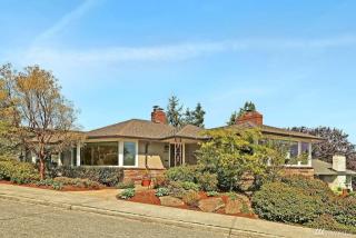 2668 Bishop Pl, Seattle, WA 98199-3122