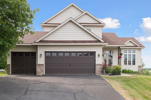 1973 Sierra Pkwy, Minnetrista, MN 55387