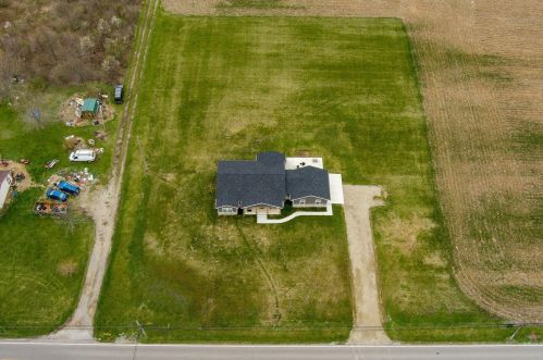 2536 Moorefield Rd, Springfield OH  45502-8209 exterior