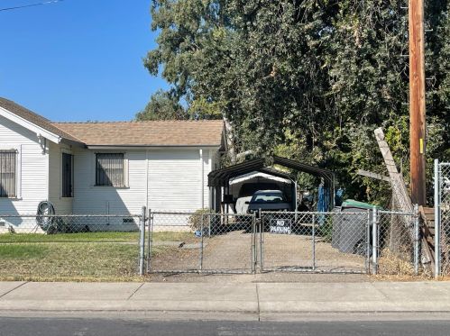 2445 Commerce St, Stockton, CA 95206-3111