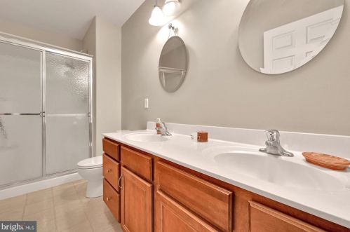 15 Leeds Ct, Lancaster PA  17602-4676 exterior