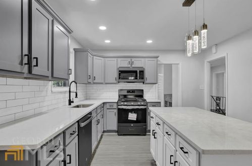 3007 Dogwood Dr, Atlanta GA  30344-3905 exterior