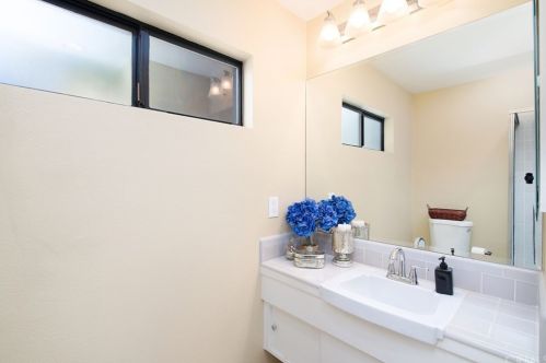 1013 Lyon St, Santa Ana CA 92701-3225 exterior