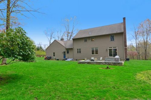 11 Hickey Rd, Pomfret Center, CT 06259-1114