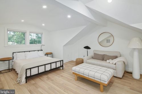 377 Kings Hwy, Tavistock NJ 08033-2004 exterior