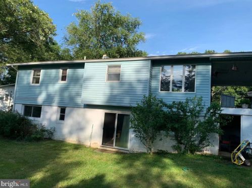 7924 Rockglen Ct, Springfield VA  22152-1834 exterior