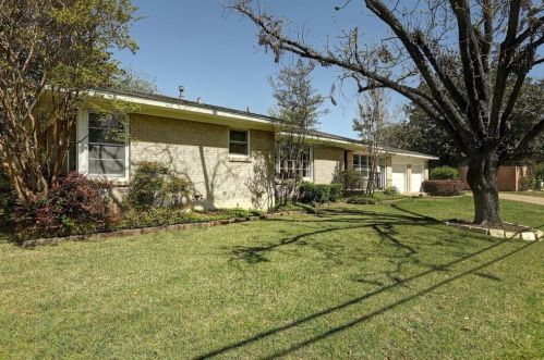 4616 Selkirk Dr, Fort Worth TX  76109-5242 exterior