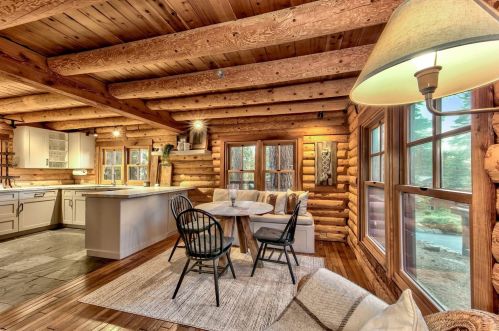 11415 Sitzmark Way, Truckee CA  96161-6163 exterior