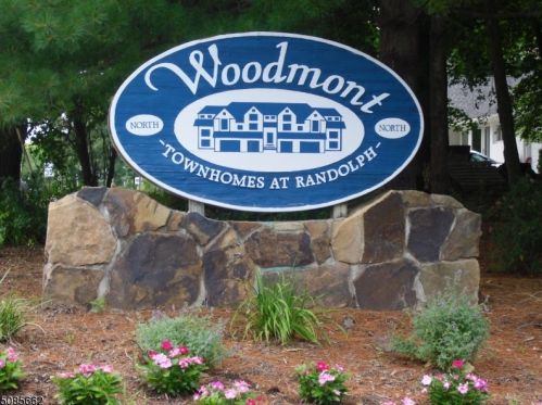 3 Sycamore Ln, Dover, NJ 07869-3704
