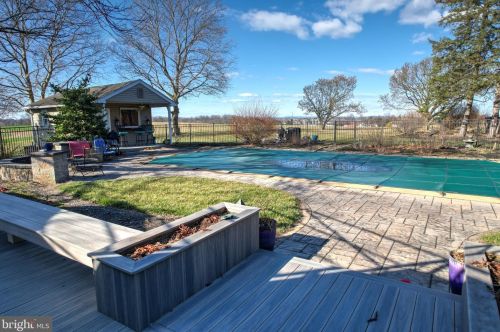 2045 Rockvale Rd, Lancaster PA  17602-1405 exterior