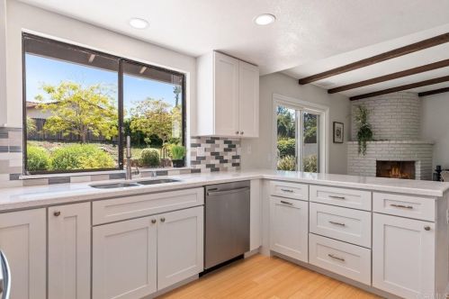 2004 Troy Pl, Vista CA  92084-4831 exterior