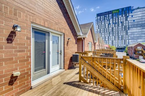 659 Division St, Chicago IL  60610-1003 exterior