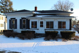401 Dewey St, Alden, IL 60033-3113