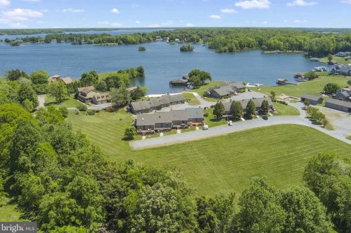 80 Tara Shores Ct, Bumpass, VA 23024-4947