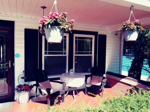 326 Ridgeland Ave, Waukegan, IL 60085-2036