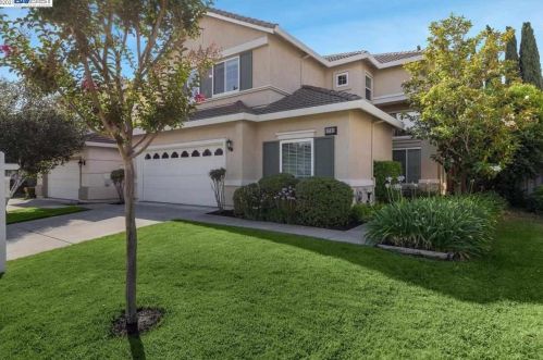 2762 Huff Dr, Pleasanton, CA 94588-8392