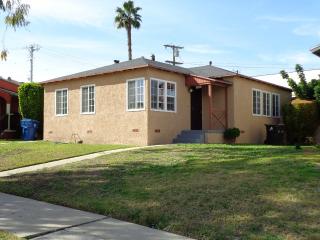 3021 Genesee Ave, Los Angeles, CA 90016-3104