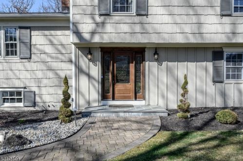 27 Hunters Trl, Warren, NJ 07059-7105