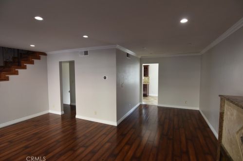 7061 Kester Ave, Van Nuys CA  91405-3573 exterior