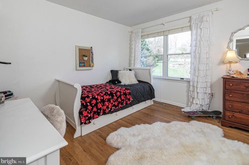 1 Tomlyn Dr, Princeton NJ  08540-4316 exterior