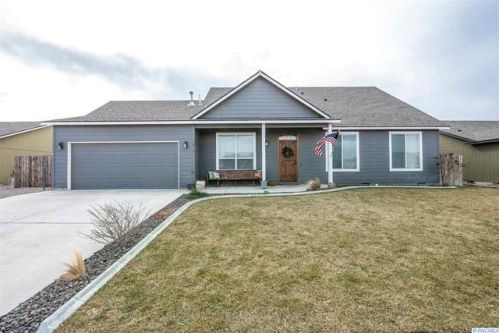 5618 Three Rivers Dr, Pasco, WA 99301-2549