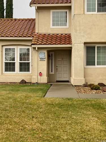 927 Arbor Oaks Dr, Vacaville, CA 95687-5263