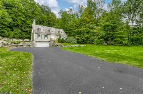 26 Woodland Hills Dr, Wantage, NJ 07461-4493
