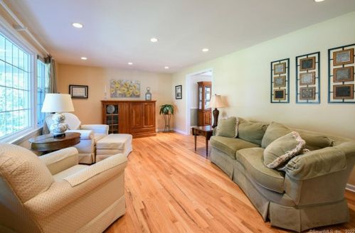 150 Brentwood Dr, Cheshire, CT 06410-3440