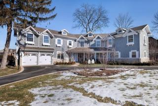 1087 Bluff Rd, Glencoe, IL 60022-1151